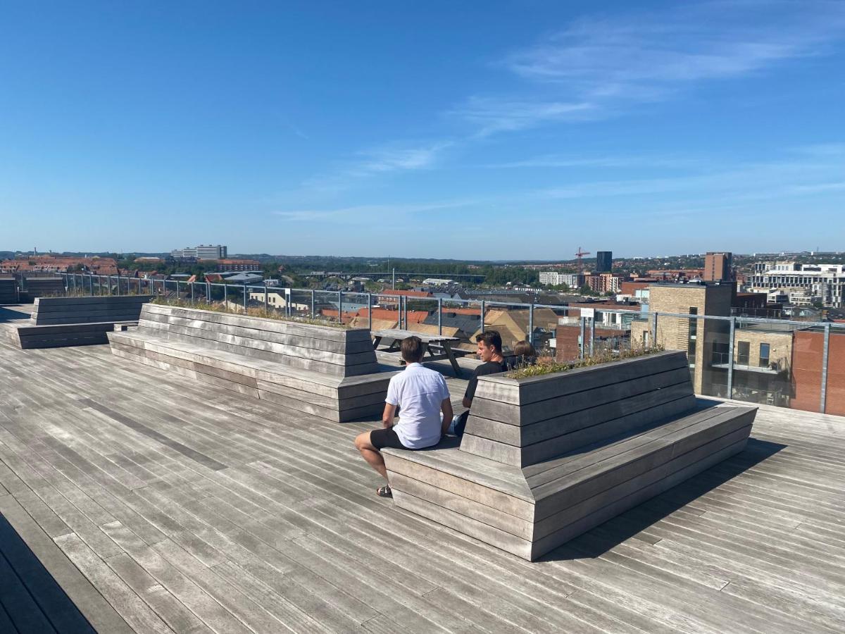 Modern Central Apt With Rooftop, Privat Balcony, & Free Parking,Next To Aarhus Attractions Экстерьер фото